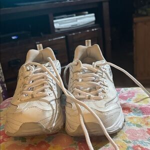 Skechers air cools tennis shoes